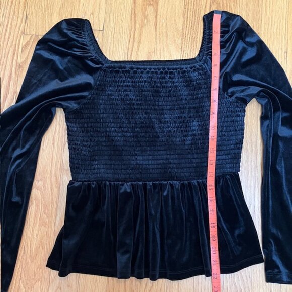 NWT Gap Long Sleeve Black Velvet Smocked Peplum top M - Picture 6 of 6